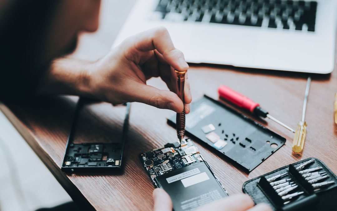 Professional vs. DIY Phone Repairs: When to Seek Help