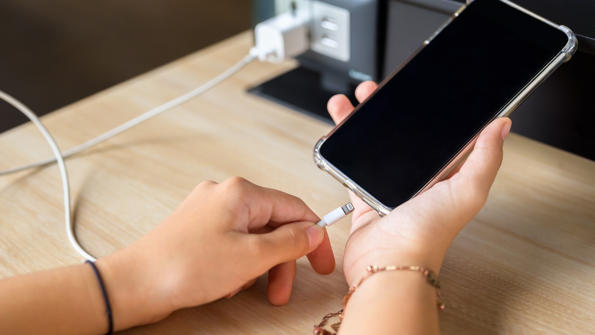 Beyond Poor Battery Life: 5 Signs You Need a New Smartphone Battery